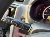 動くタイミングを調整できる間欠式ワイパーは、車速に連動して間欠時間が変化する機能も備えて運転をサポートしてくれます!