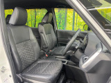 運転席シート廻りは使用感も少なく、良好な状態となっています。前オーナー様が丁寧に使っていたことがよくわかりますね。