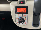 オートエアコンは温度を設定するだけで、自動で風量などを設定してくれます。運転しながら操作も必要ないので、安全性も向上します。