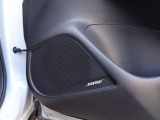 BOSE社との共同開発によってCX-3の室内空間に音響チューニングを施しました。BOSEサウンドシステムではツイーターやウーハーを含む7スピーカーによりクリアで臨場感のあるダイナミックサウンドを再現します