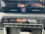 【エアコン】『エアコン装備』の画像になります。暑い夏でも寒い冬でも、車内に快適な空気を届けるので、いつでも快適な車内空間を創り上げます!
