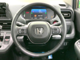 【純正革巻きステアリング】上質な革を使用することで、手にしっかり馴染みとても運転しやすいハンドルです♪