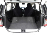 リヤシートを両方倒せば大きな荷物も車載可能です♪