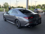 クーペらしい引き締まったリアビュー。AMGモデルのスポーティな印象を高めています。