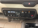 フロント両席にはシートヒーターが付いています!寒い日に便利な装備ですね。