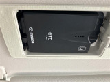 【ETC】有料道路を利用する際に料金所で停止することなく通過できる、ETC車載器(ノンストップ自動料金収受システム機器)が装備されています。セットアップを行うことで利用可能になります。