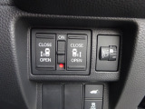 【両側パワースライドドア】両側がパワースライドドアになっており、運転席のスイッチやキーレスエントリーのボタンからでも開閉が可能です!狭い駐車場でのお子様の乗り降りに便利です!