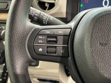ステアリングにオーディオ操作スイッチが付いています。オーディオ画面に直接タッチしなくても操作が出来ますので、運転に集中できます。