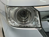 LEDヘッドライトは、点灯の瞬間から最大光量を発揮し、突然暗くなるトンネルなどでの安定感を高めます。