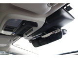 アイサイトはステレオカメラで前方を認識。万一の際の衝突回避、車線逸脱のお知らせ、全車速追従クルーズコントロールなど、色々なことができる運転支援システムです。