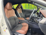 運転席シート廻りは使用感も少なく、良好な状態となっています。前オーナー様が丁寧に使っていたことがよくわかりますね。