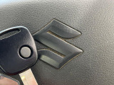 【キーレス】少し離れた場所からでもボタン一つでドアの開錠・施錠ができるのでとっても便利!ドアの鍵穴周りに傷をつけることもありません♪