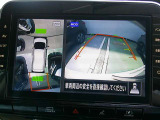 【アラウンドビューモニター】空から見下ろした映像がナビ画面にて確認可能です。駐車もラクラクですよ♪