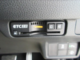 ETC付。高速道路の料金所はキャッシュレスで通過です。サービスエリア等にあるスマートインターの出入口も利用可能でとっても便利。ご納車後すぐにお使い頂けるようセットアップしてのお渡しとなります。