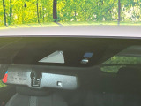 【ホンダセンシング】走行中に前方の車両等を認識し、衝突しそうな時は警報とブレーキで衝突回避と被害軽減をアシスト。より安全にドライブをお楽しみいただけます。