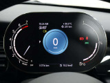 視認性の良いTFT液晶メーター、太陽光も反射しにくく、運転中もパッと見れるよう速読性の高いメーターです。