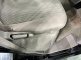 痛みの出やすい運転席シートの角、フロアマット、座面、ともに良好です