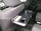 後部座席のドリンクホルダーです。