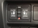 【両側パワースライドドア】両側がパワースライドドアになっており、運転席のスイッチやスマートキーでも開閉が可能です!開口部も広いので乗り降りも楽々♪