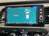 周囲の障害物に近づくと、ブザーでお知らせして衝突回避をサポートします。駐車時や狭い道での走行の際に便利です。