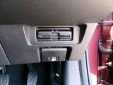 ETC車載器が付いています。ここも、あそこも、、最近はスマートインターチェンジも増えてきましたよね!最初から付いているので、お買い得^^