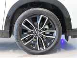 純正のアルミホイール装着車です。タイヤサイズは225/50R18です。