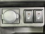 【シートヒーター】運転席、助手席にはシートヒーターを装備☆寒い朝にはシートをじんわり温めてくれてドライブも快適ですよ☆エアコンの暖房より早く温まってくれるので重宝☆スイッチon・off操作簡単