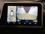 複数のカメラの映像をもとに、クルマを真上から見ているような映像をドライバーに提供し駐車をサポートする機能です。