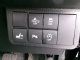 コーナーセンサーを車の前後に装備。障害物までの距離に応じて警告音を変えてお知らせ。縦列駐車時や駐車場・車庫などでの取り回しをサポートします。詳細は販売店スタッフまでおたずねください。
