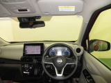ドライバー目線で、使いやすく安全操作性と良好な視界を実現した運転席です。