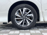 純正アルミホイール。タイヤサイズは195/60R16です。