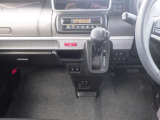 A/T車です。シートヒーターも装備されております。寒い季節など重宝する装備です。