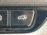 【パワーバックドア】スマートキーや運転席のボタンを押すだけでリアゲートが自動で開閉します!荷物を持っている時や、高い位置にあるバックドアを閉める際に便利な機能です♪