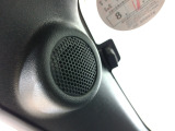 ツイータースピーカーです。高音域をクリアに再生し、より臨場感のある音楽を楽しめます。