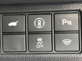 【パワーバックドア】スマートキーや運転席のボタンを押すだけでリアゲートが自動で開閉します!荷物を持っている時や、高い位置にあるバックドアを閉める際に便利な機能です♪