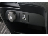 スマートフォンなどの音楽再生が可能なUSB接続ジャック装備車両です♪♪♪