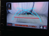 駐車が苦手な方でも安心のバックガイドモニター搭載。 後方の映像をクリアに表示し、ガイドラインで車庫入れや縦列駐車をしっかりサポート。毎日の運転がぐっとラクになります。