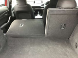 後部座席を倒すとかなりの広さがあり大きな荷物もラクラク積めますよ!