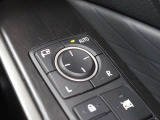 オート格納機能付のドアミラーを装備しています。