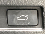 【パワーバックドア】スマートキーや運転席のボタンを押すだけでリアゲートが自動で開閉します!荷物を持っている時や、高い位置にあるバックドアを閉める際に便利な機能です♪