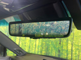 【デジタルインナーミラー】後席の大きな荷物や同乗者で後方が確認しづらい時でも安心!カメラが撮影した車両後方の映像をルームミラー内に表示。クリアな視界で状況の確認が可能です!