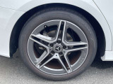 【アルミホイール】18インチのAMG5スポークアルミホイールを装着