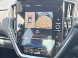 【デジタルマルチビューモニター】車のフロントやサイドのカメラ画像を同時にモニター表示することで、悪路や狭い道を走行時でも周囲の状況確認ができ安心!本格SUVにうれしい装備です♪
