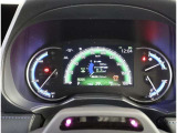 カラーヘッドアップディスプレイ付き。少ない視線移動で情報を確認できるので、運転の疲労軽減に繋がりますよ♪