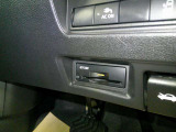 運転席から手の届く位置に ETC2.0付いております。高速道路の料金所もスムーズに通過できますよ♪