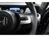 Hondaセンシングの機能のひとつ、アダプティブクルーズコントロール付!アクセルから足を離しても設定したスピードと前車との車間を保ち走行してくれます!車線維持もアシスト☆高速道路で疲労軽減ですね☆