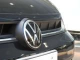 【フォルクスワーゲン認定中古車】 メーカー指定の厳しい選定基準をクリアしたお車を、時間をかけ丁寧に仕上げてお届け致します。全国対応の認定中古車保証が付帯されますので、県外の方も安心です。