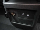 USB充電ポートがあるのでお出かけ中にスマホのバッテリーが無くなっても大丈夫!
