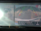 アラウンドビューモニターを装備!<駐車の際にナビ画面に車を真上から捉えた映像が映ります。駐車の時、とても便利な装備です。>