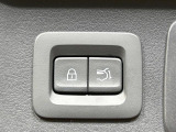 【パワーバックドア】スマートキーや運転席のボタンを押すだけでリアゲートが自動で開閉します!荷物を持っている時や、高い位置にあるバックドアを閉める際に便利な機能です♪